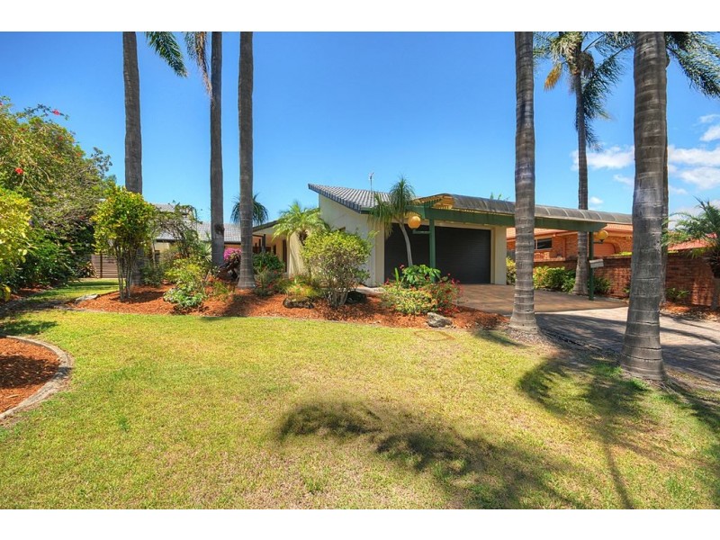 16 Haslewood Court, Mermaid Waters QLD 4218