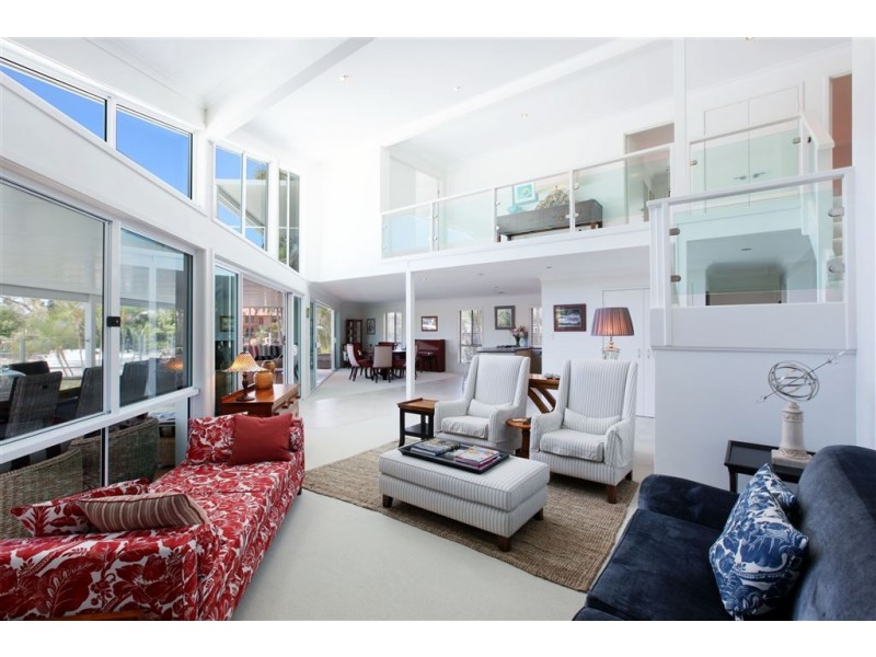 41 River Crescent, Broadbeach Waters QLD 4218