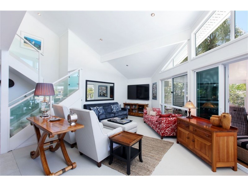 41 River Crescent, Broadbeach Waters QLD 4218