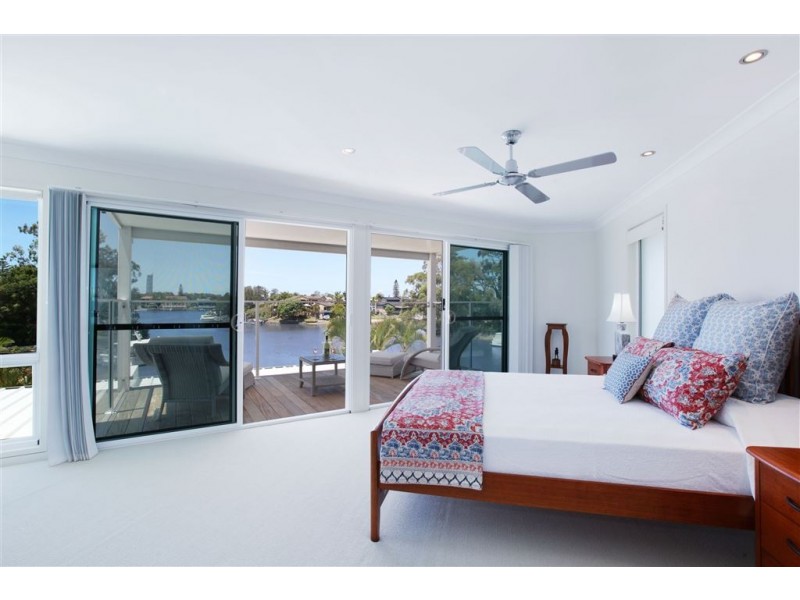 41 River Crescent, Broadbeach Waters QLD 4218