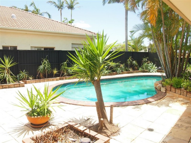 76 Wild Duck Drive, Mermaid Waters QLD 4218