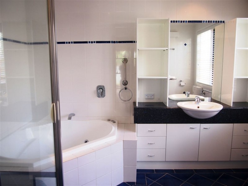 76 Wild Duck Drive, Mermaid Waters QLD 4218