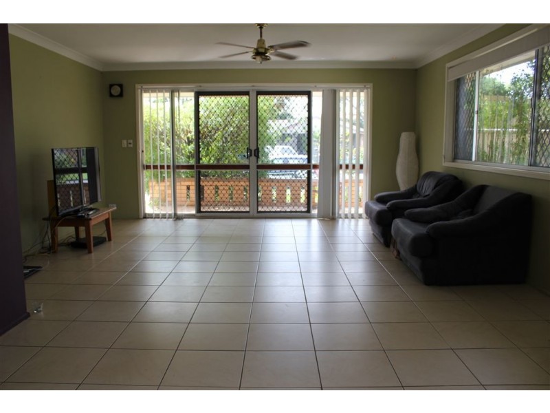 26 Alec Avenue, Mermaid Waters QLD 4218