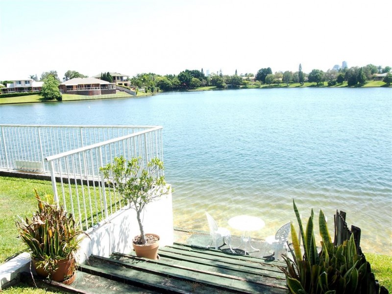 40 Wild Duck Drive, Mermaid Waters QLD 4218