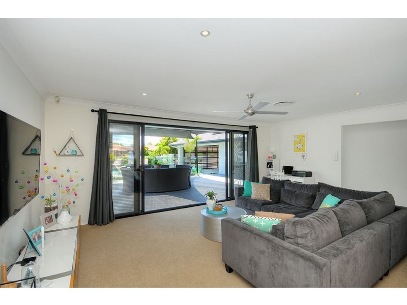 76 Barrier Reef Drive, Mermaid Waters QLD 4218