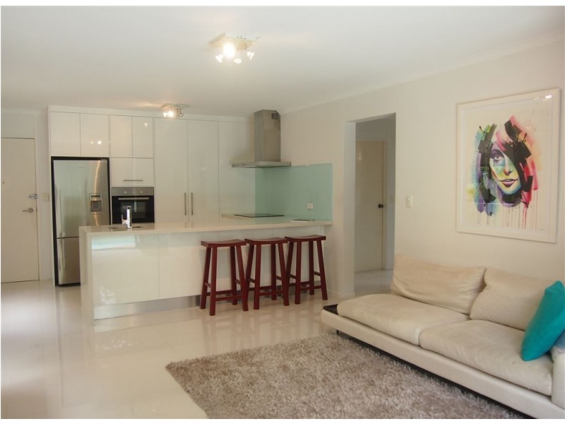 2/39 Chelsea Avenue, Broadbeach QLD 4218