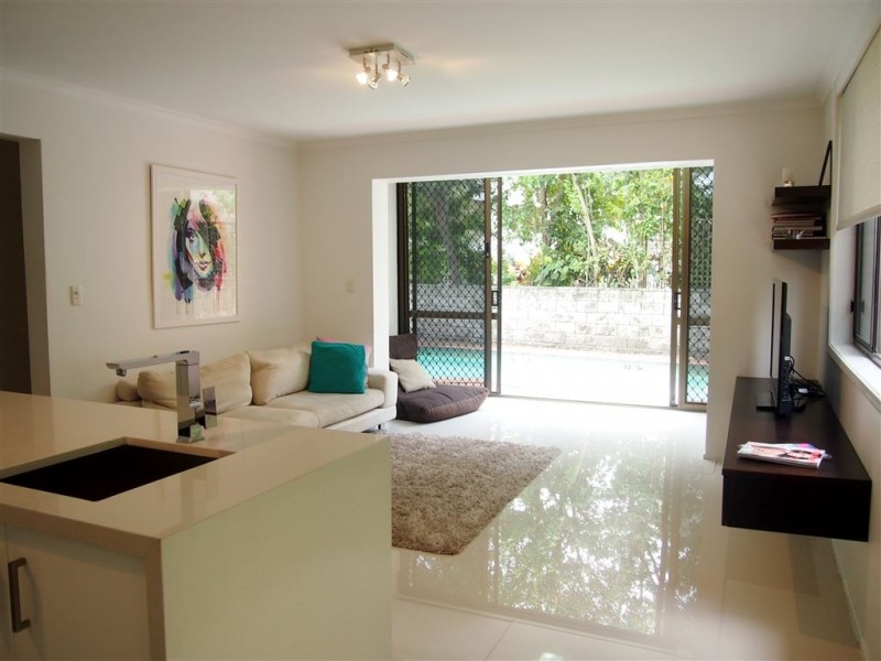 2/39 Chelsea Avenue, Broadbeach QLD 4218