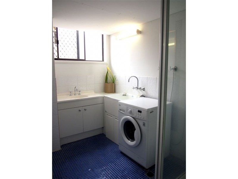 2/39 Chelsea Avenue, Broadbeach QLD 4218