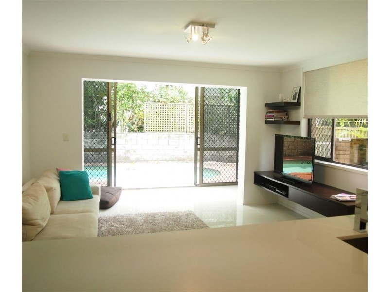 2/39 Chelsea Avenue, Broadbeach QLD 4218