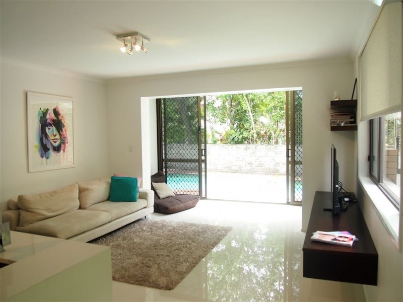 2/39 Chelsea Avenue, Broadbeach QLD 4218