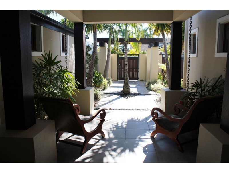 16 Sophie Avenue, Broadbeach Waters QLD 4218