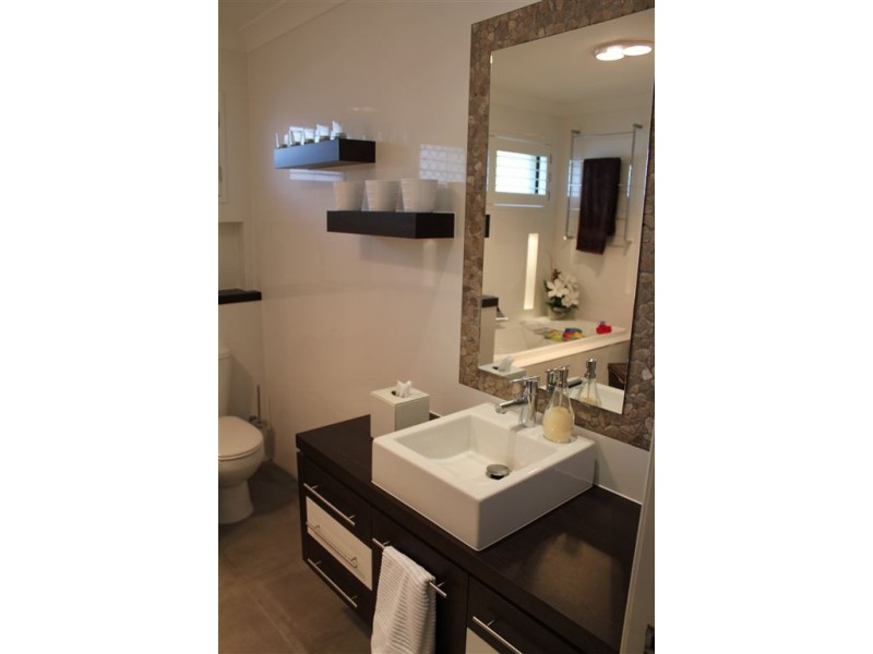 16 Sophie Avenue, Broadbeach Waters QLD 4218