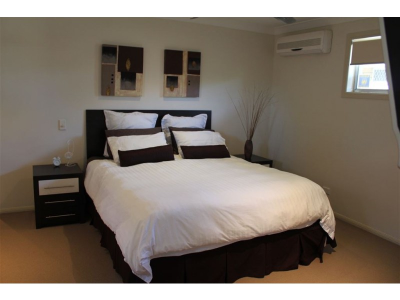 16 Sophie Avenue, Broadbeach Waters QLD 4218