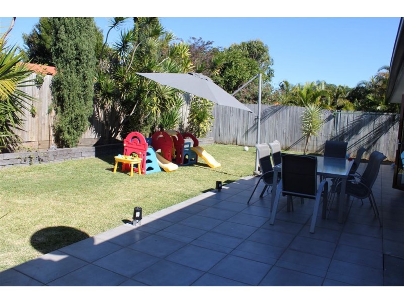 16 Sophie Avenue, Broadbeach Waters QLD 4218