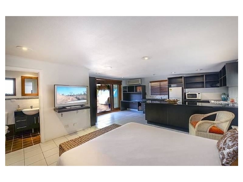 43 Savoy Drive, Broadbeach Waters QLD 4218