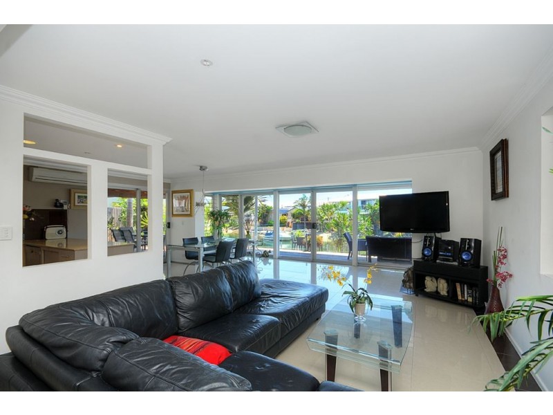 74 Clear Island Road, Broadbeach Waters QLD 4218