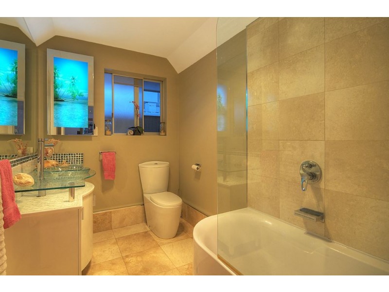 74 Clear Island Road, Broadbeach Waters QLD 4218