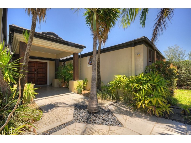 16 Sophie Avenue, Broadbeach Waters QLD 4218