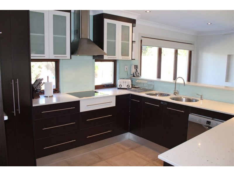 16 Sophie Avenue, Broadbeach Waters QLD 4218