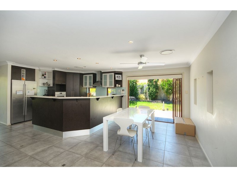 16 Sophie Avenue, Broadbeach Waters QLD 4218