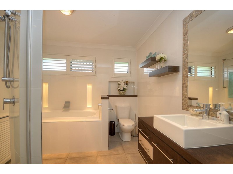 16 Sophie Avenue, Broadbeach Waters QLD 4218