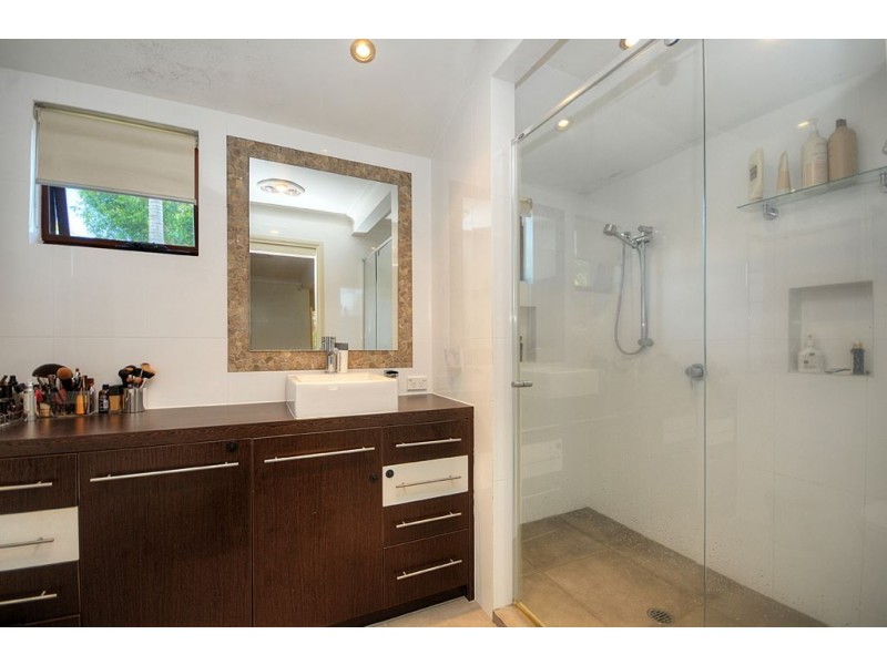 16 Sophie Avenue, Broadbeach Waters QLD 4218