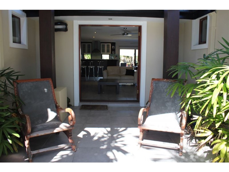 16 Sophie Avenue, Broadbeach Waters QLD 4218