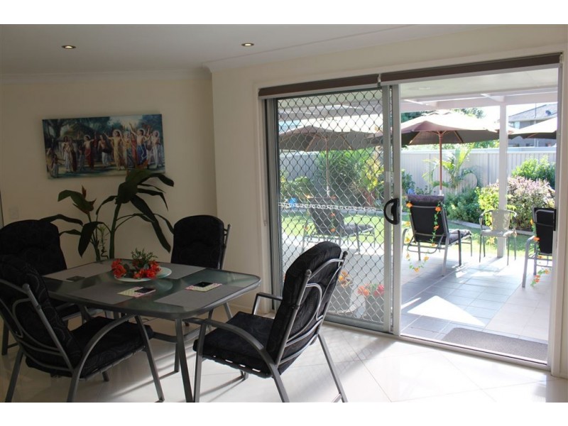 33 Gretel Drive, Mermaid Waters QLD 4218