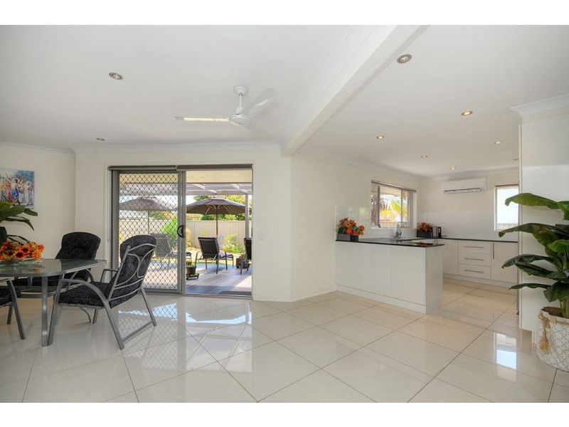 33 Gretel Drive, Mermaid Waters QLD 4218