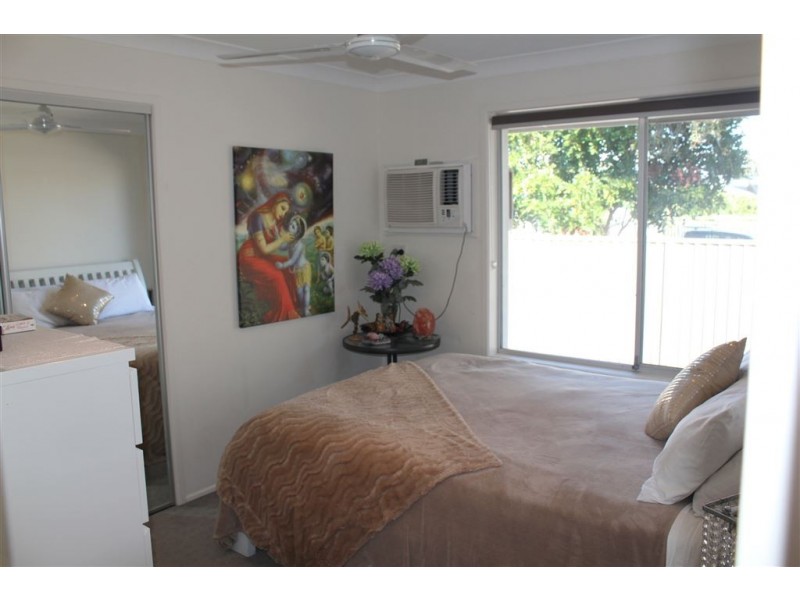 33 Gretel Drive, Mermaid Waters QLD 4218