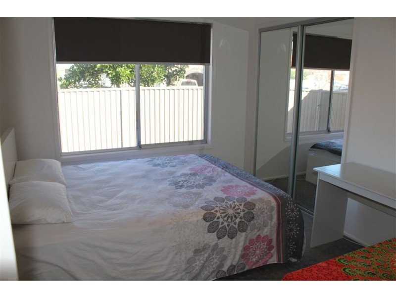 33 Gretel Drive, Mermaid Waters QLD 4218