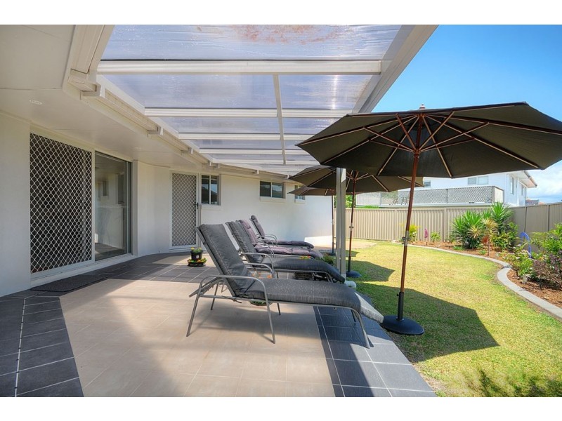 33 Gretel Drive, Mermaid Waters QLD 4218