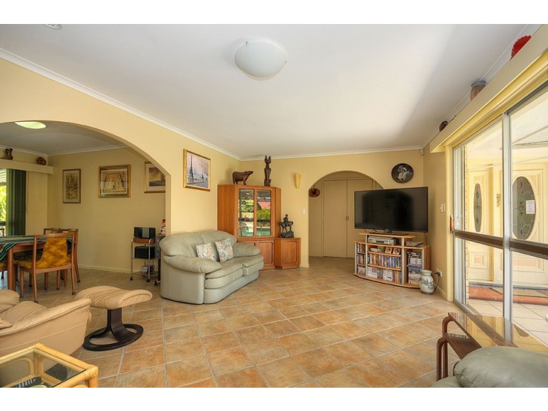 126 Sunshine Boulevard, Mermaid Waters QLD 4218