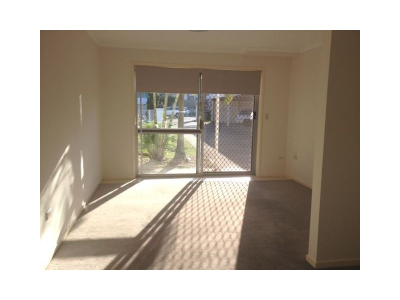 2/2423 Gold Coast Highway, Mermaid Beach QLD 4218