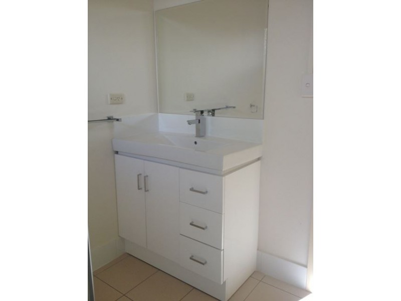 2/2423 Gold Coast Highway, Mermaid Beach QLD 4218