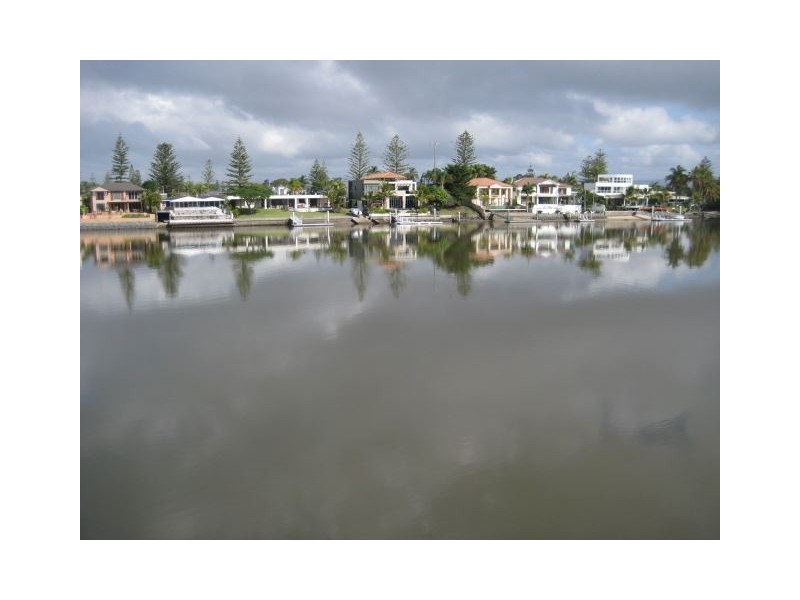 4/4 Holborow Close, Surfers Paradise QLD 4217