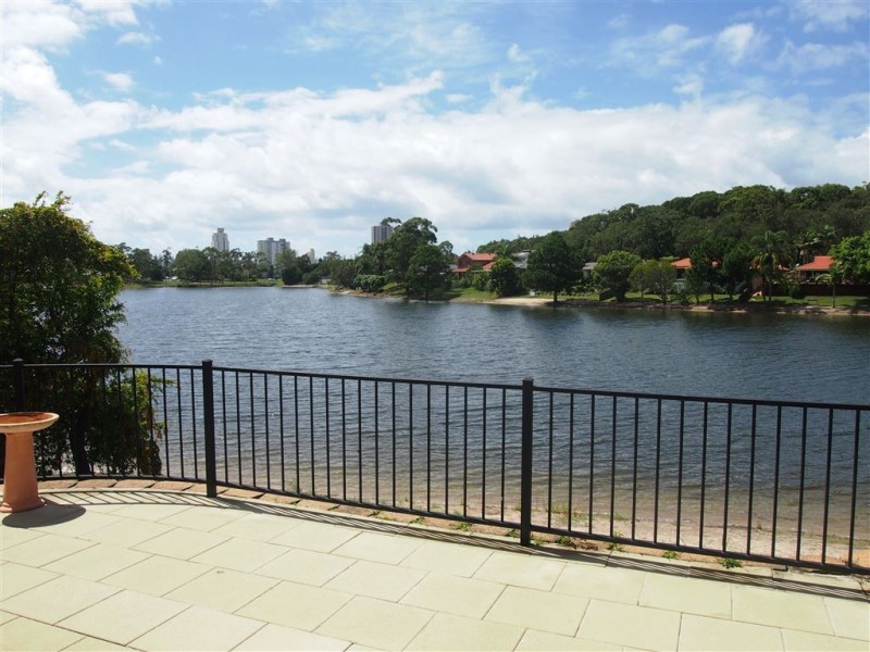 1/12 Sunbird Street, Burleigh Waters QLD 4220