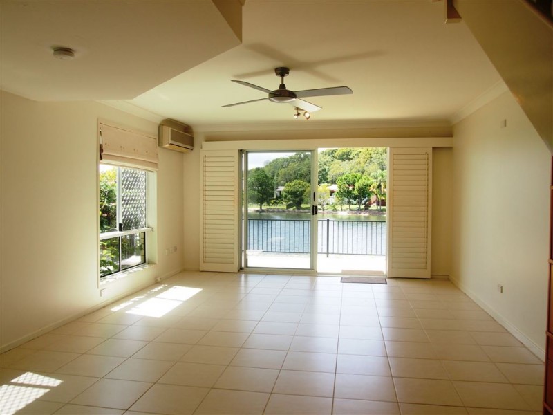 1/12 Sunbird Street, Burleigh Waters QLD 4220