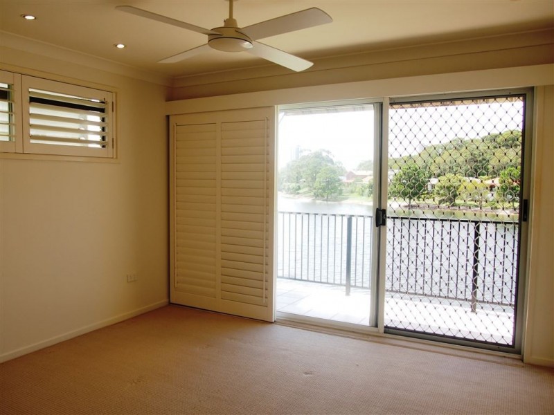 1/12 Sunbird Street, Burleigh Waters QLD 4220