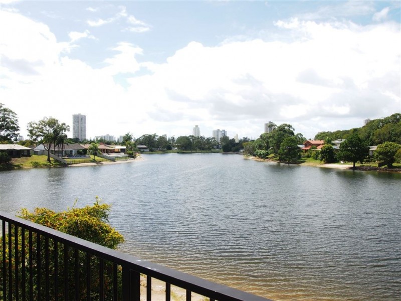 1/12 Sunbird Street, Burleigh Waters QLD 4220