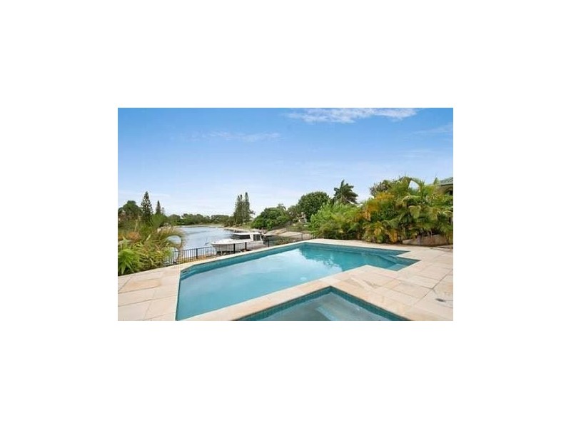 6 Helm Court, Mermaid Waters QLD 4218