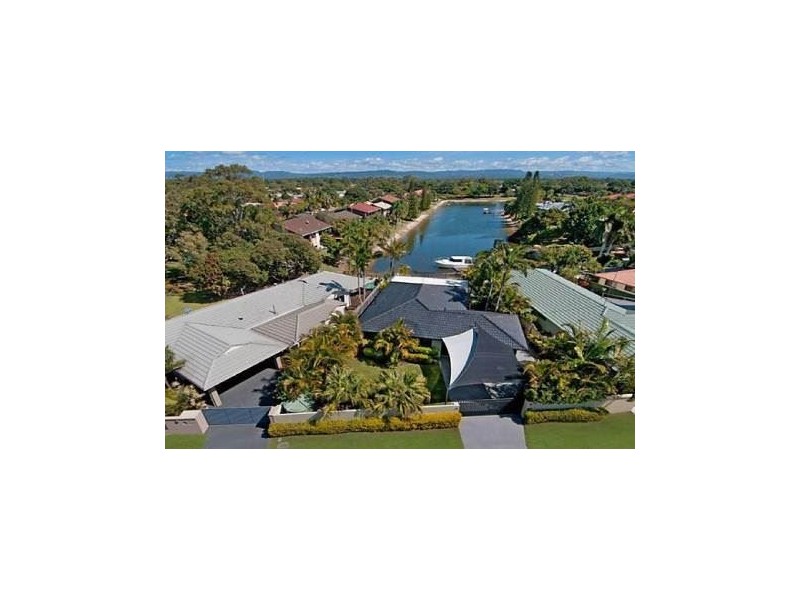 6 Helm Court, Mermaid Waters QLD 4218