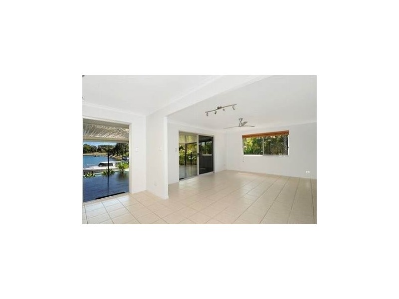 6 Helm Court, Mermaid Waters QLD 4218