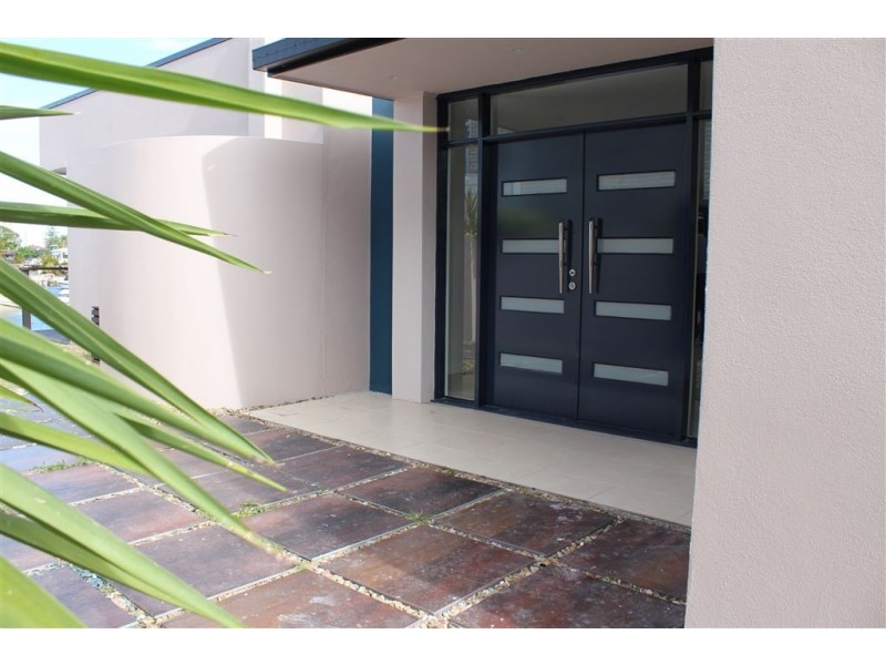 16 Pasadena Court, Broadbeach Waters QLD 4218