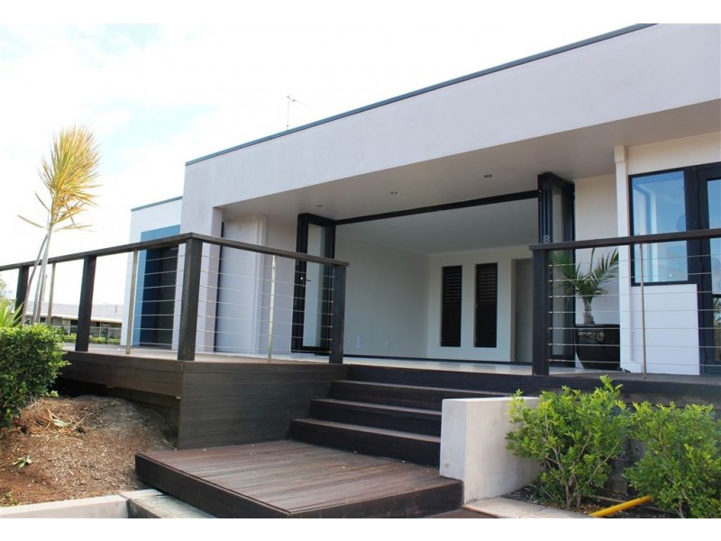 16 Pasadena Court, Broadbeach Waters QLD 4218