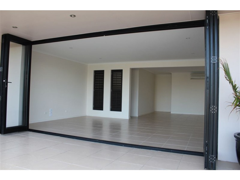 16 Pasadena Court, Broadbeach Waters QLD 4218