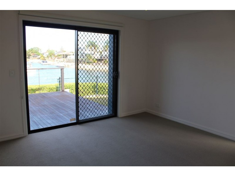 16 Pasadena Court, Broadbeach Waters QLD 4218