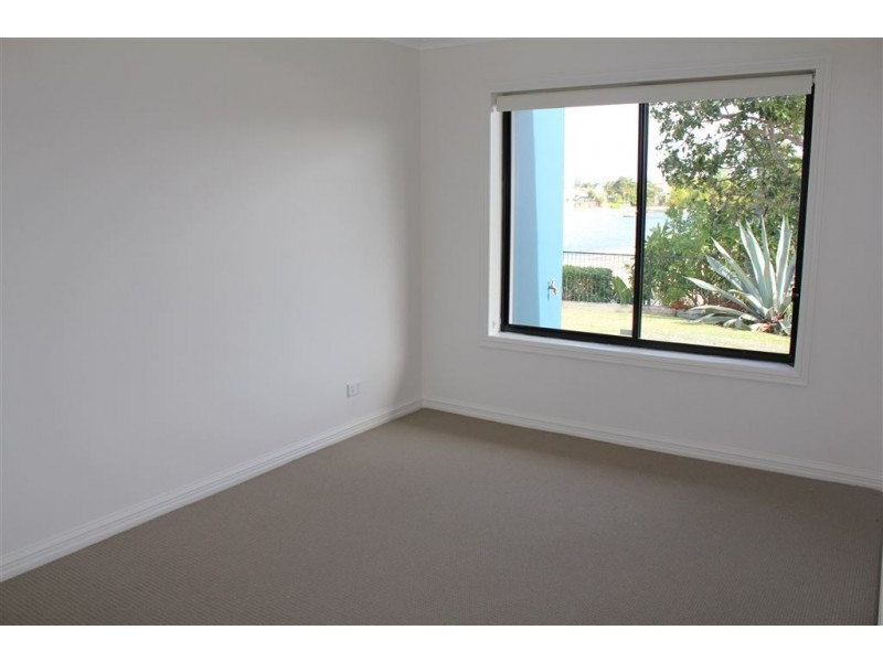 16 Pasadena Court, Broadbeach Waters QLD 4218