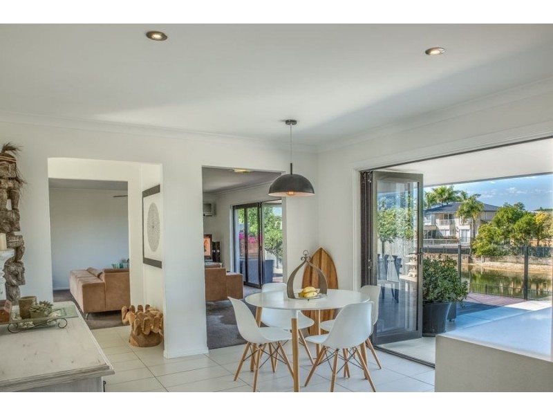 8 Alvarado Court, Broadbeach Waters QLD 4218