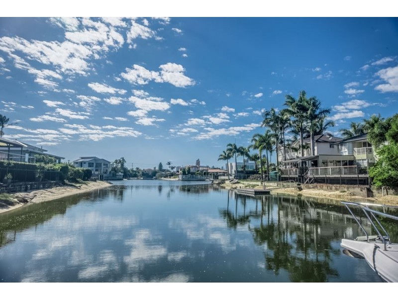 8 Alvarado Court, Broadbeach Waters QLD 4218